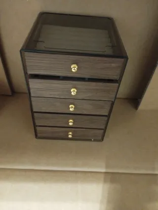 Joyero blanco con forma de árbol