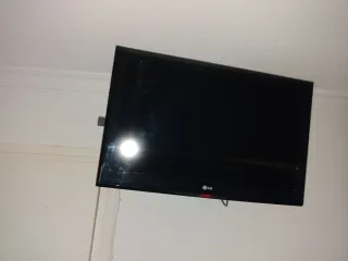 TV -   LG Negro 32  + soporte