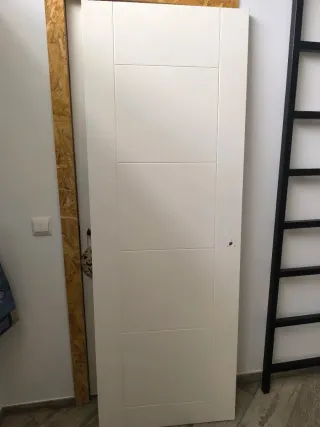 Puerta interior blanca