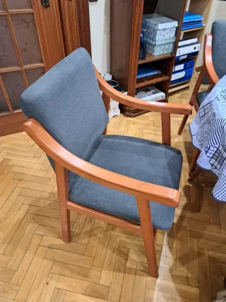 Sillas de madera y tela  4 un.