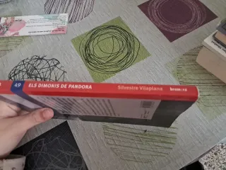 Libro en valenciano els dimonis de Pandora