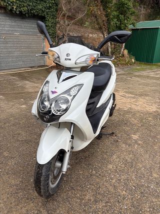 Moto Sym VS 125 Scooter Blanca