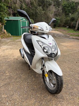 Moto Sym VS 125 Scooter Blanca
