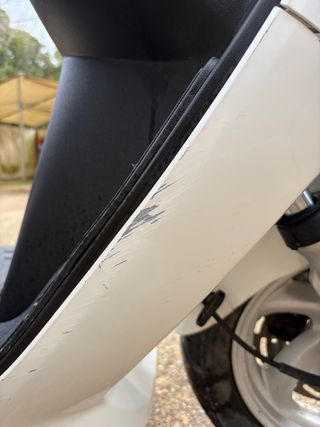 Moto Sym VS 125 Scooter Blanca