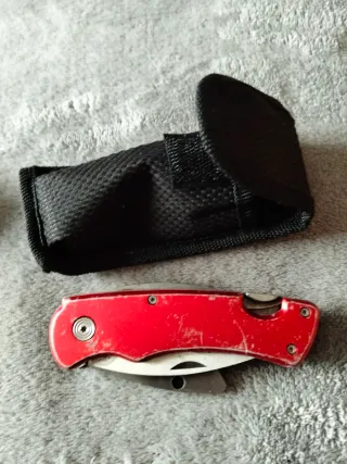 Navaja multiusos roja con funda