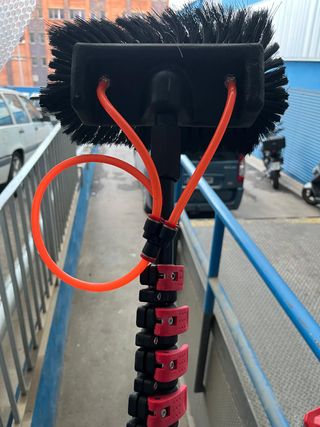 Cepillo telescópico para paneles solares o ventana