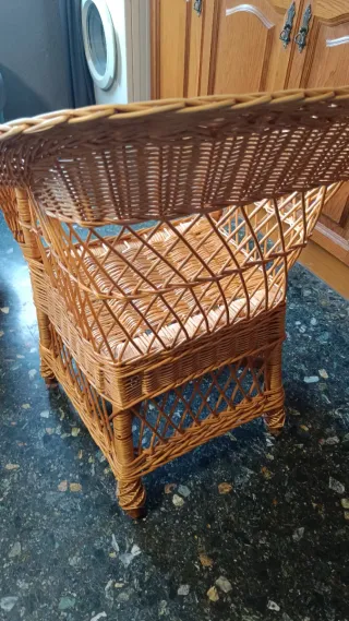 Se venden 2 butacas de mimbre ideales para jardín.