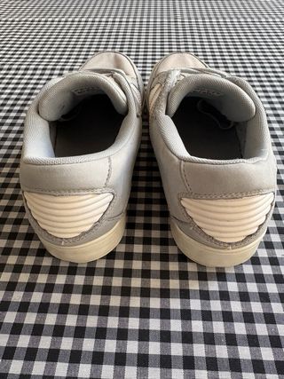 Zapatillas Adidas Grises y Blancas