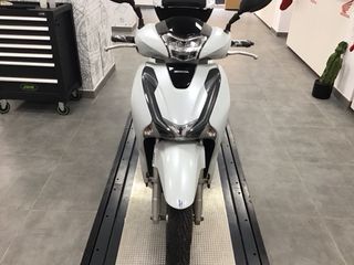 Moto Honda SH125I Scooter Blanca