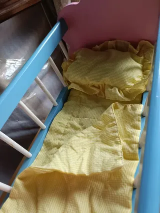 Cuna de juguete para niña