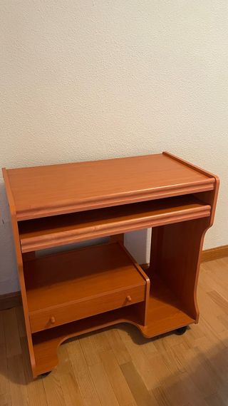 Mesa ordenador con ruedas