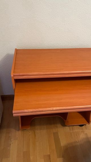 Mesa ordenador con ruedas