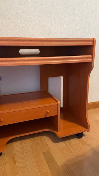 Mesa ordenador con ruedas