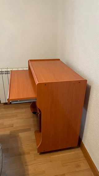 Mesa ordenador con ruedas