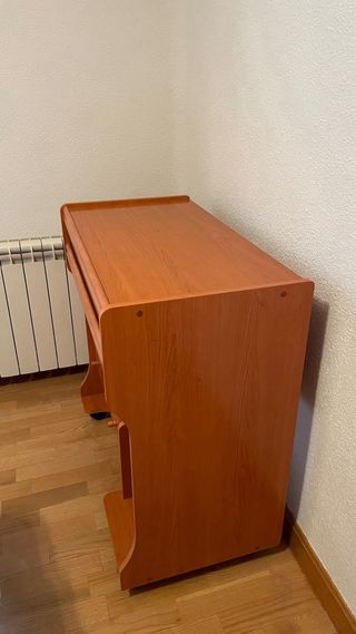 Mesa ordenador con ruedas