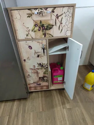 Mueble auxiliar decorativo con ruedas