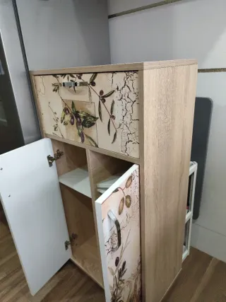 Mueble auxiliar decorativo con ruedas