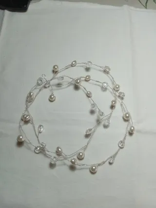 Hilo de plata con perlas y cuentas