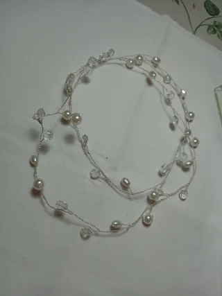 Hilo de plata con perlas y cuentas