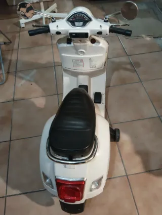 Moto Vespa Eléctrica Niños