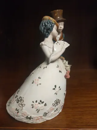 Figura pareja joven porcelana