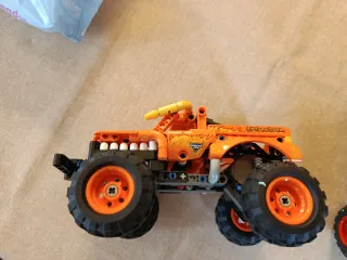 Lote Lego Technic Coches. 24 euros el lote.