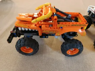 Lote Lego Technic Coches. 24 euros el lote.