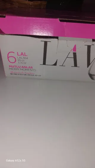 Vasos de cristal con diseño rojo