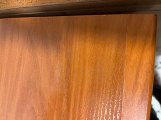 Cómoda de madera marrón