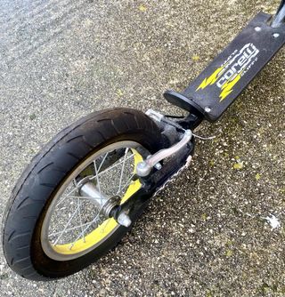 Patinete infantil con ruedas grandes