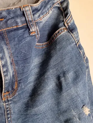 Pantalones vaqueros desgastados