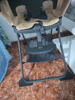Trona de bebé plegable