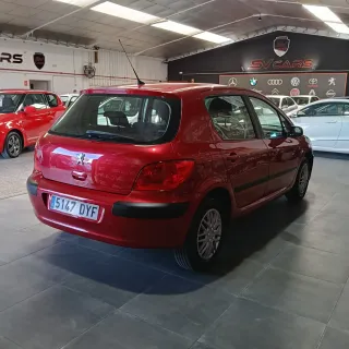 Peugeot 307 1.6 110 CV. Con sólo 95000 kms.