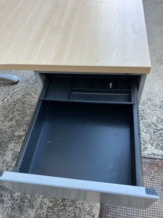 Mesa Steelcase con ala y cajonera