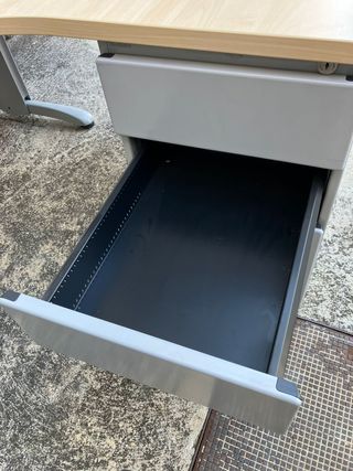 Mesa Steelcase con ala y cajonera