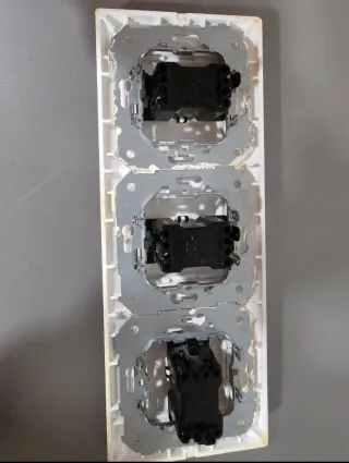 Interruptor triple Simon