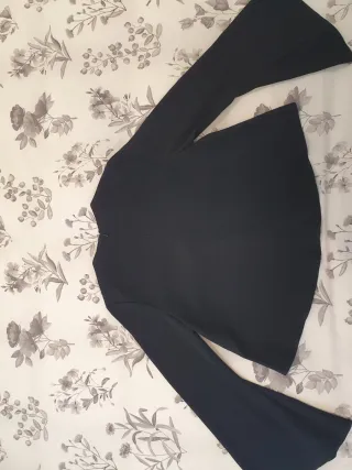 Top camisa negra manga acampanada Talla M