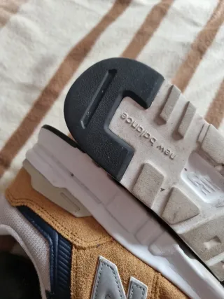 Tenis New Balance beige