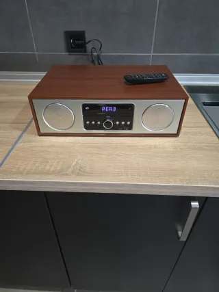 Equipo de sonido madera y plata bluetooth..