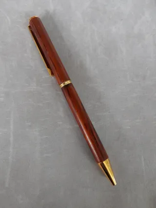Bolígrafo de madera y metal dorado , nuevo