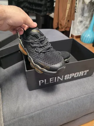 Zapatillas Plein Sport Negras y Doradas