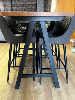 Mesa alta y 4 sillas comedor