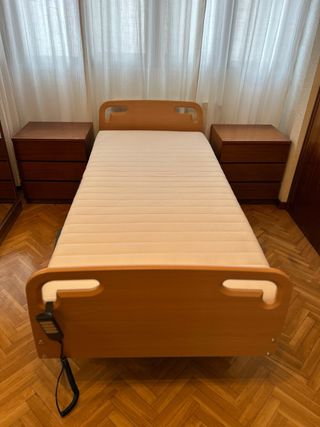 Cama hospitalaria eléctrica como nueva + colchón