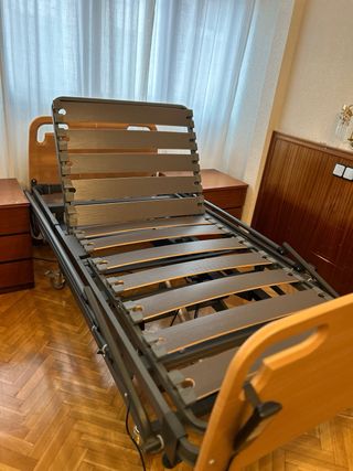 Cama hospitalaria eléctrica como nueva + colchón