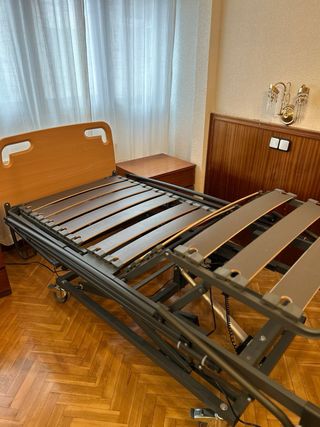 Cama hospitalaria eléctrica como nueva + colchón