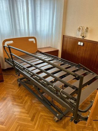 Cama hospitalaria eléctrica como nueva + colchón
