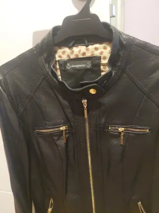 Cazadora de cuero negra