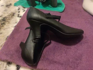 Zapatos de tacón elegantes negros