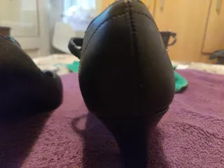 Zapatos de tacón elegantes negros