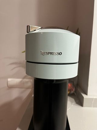 Cafetera Nespresso Vertuo turquesa y Negra